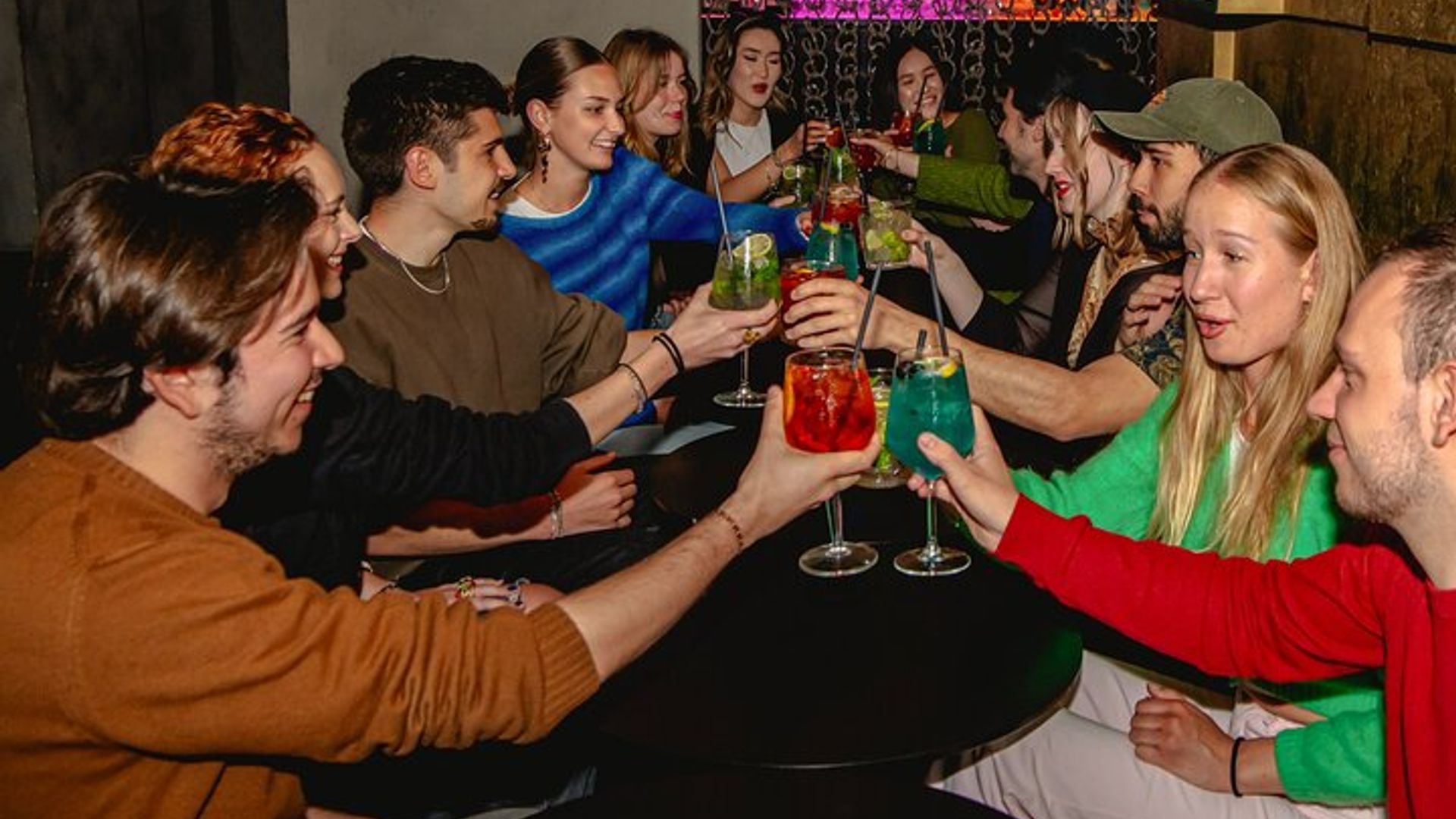 Florence: Two-in-One Bar Crawl and History Walking Tour