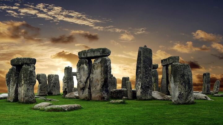 Stonehenge and Salisbury Cathedral Private Tour From London