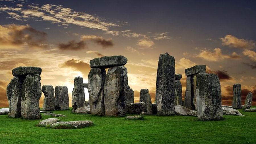 Stonehenge and Salisbury Cathedral Private Tour From London