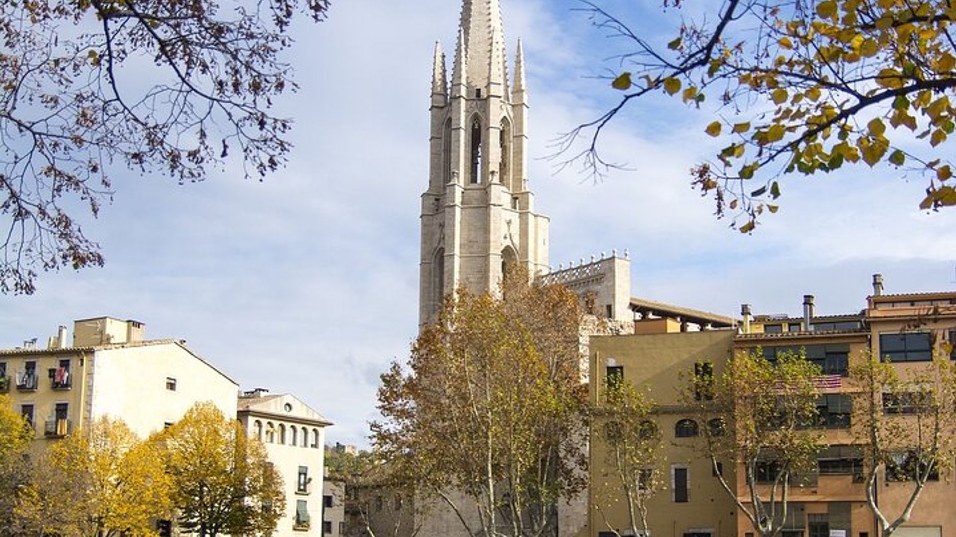 Girona erkunden : Kathedrale, Eiffelbrücke, Stadtmauer & Filmstätten