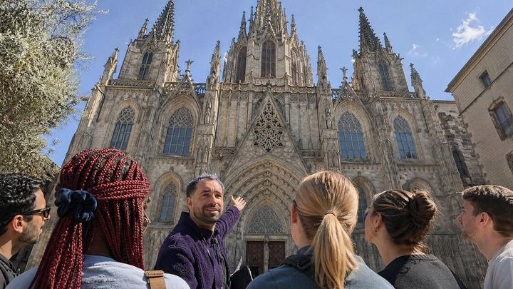 Barcelona Private Old Town Tour With Zoo or Aquarium Option