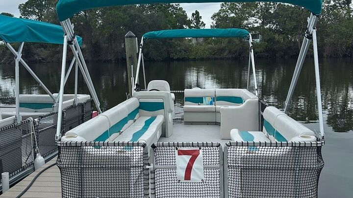 Merritt Island: Pontoon Boat Rental