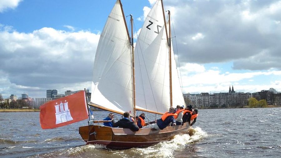 Small group sailing boat trip in Hamburg