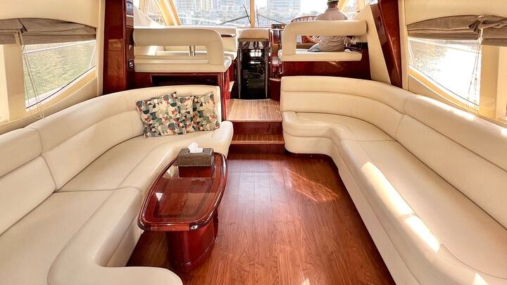 Dubai Private Cruise With Refreshments