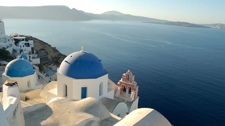 Santorini First-Time Visitors Private Tour with Wine Tasting