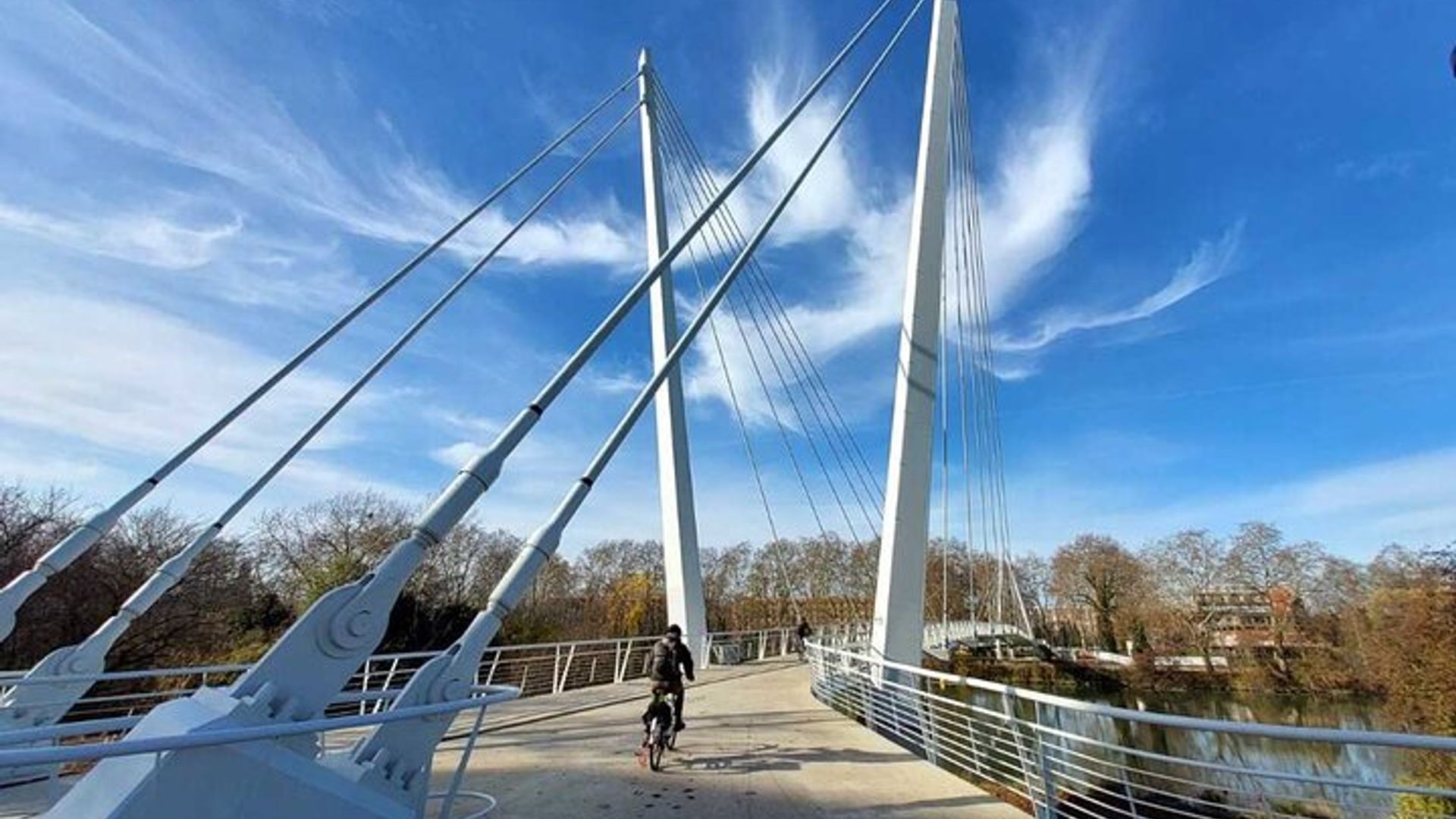 Panoramatour mit dem Elektrofahrrad und der Seilbahn in Toulouse