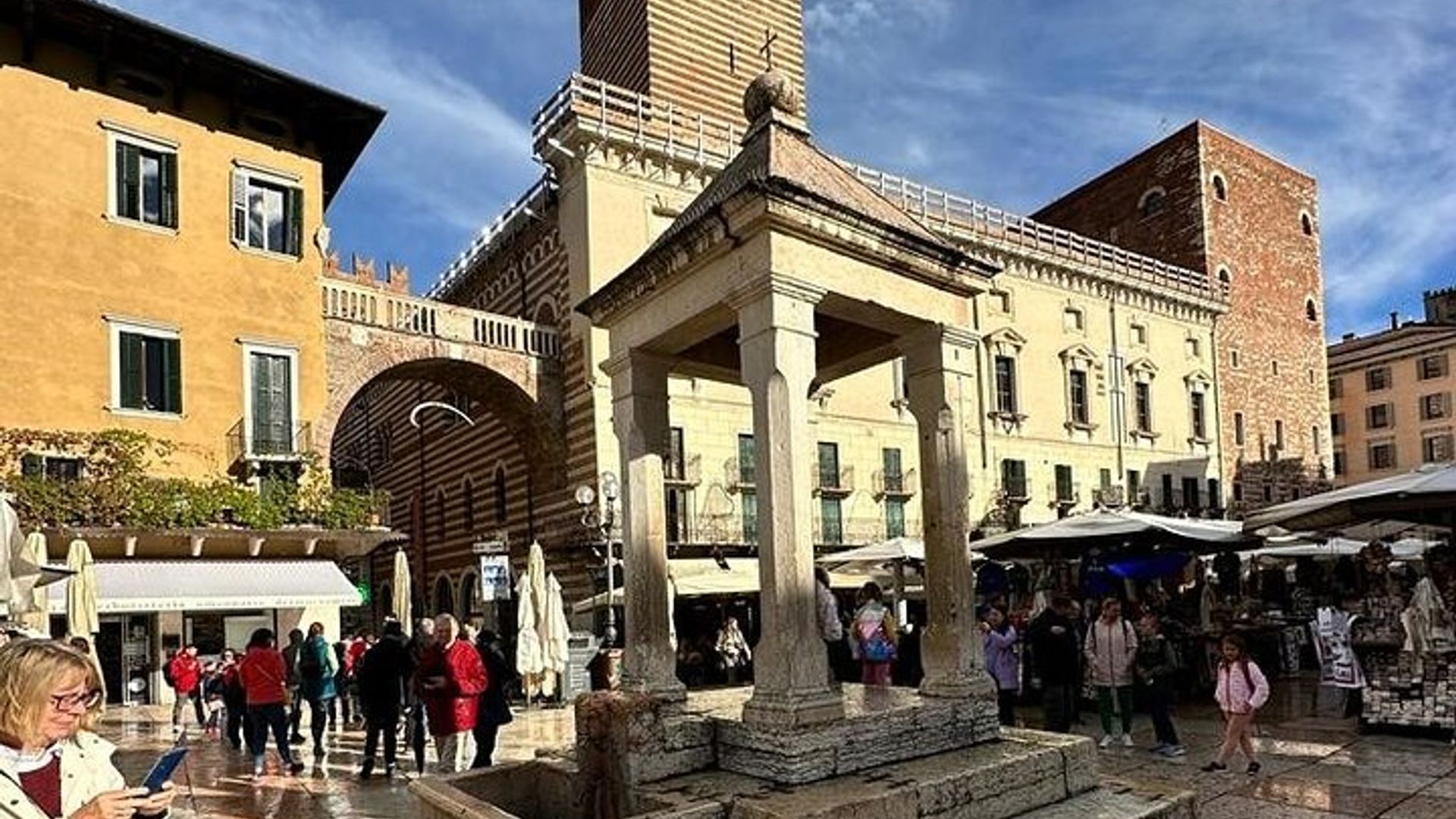 2-hour walking tour of Verona and the most famous places