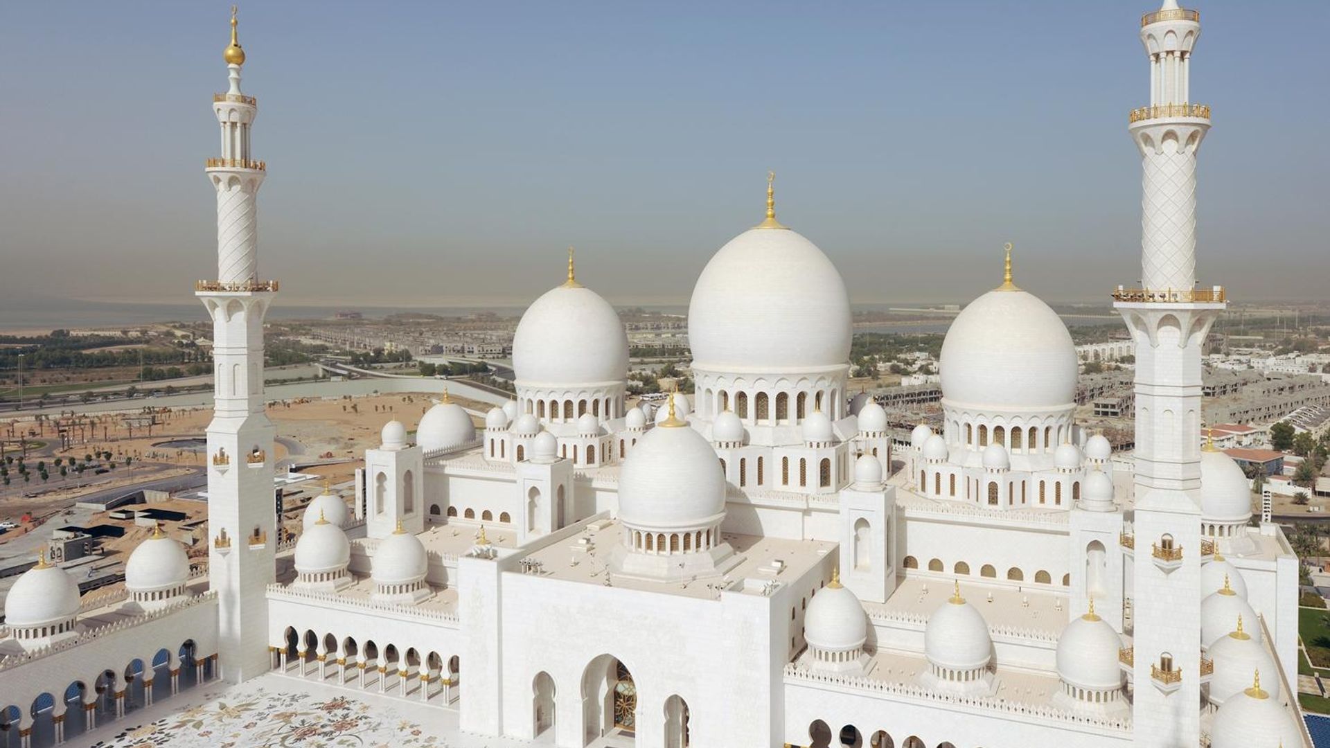 From Ras Al Khaimah Private Tour: Abu Dhabi City Tour with Lunch