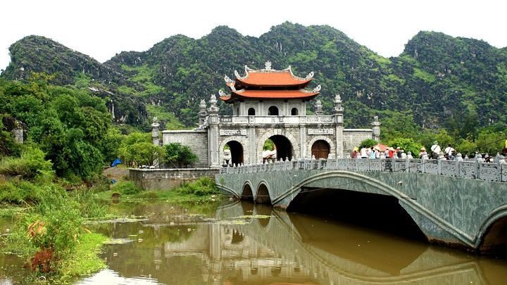 Ninh Binh Day Trip with Lunch and Boat Ride