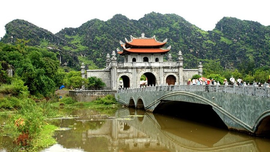 Ninh Binh Day Trip with Lunch and Boat Ride