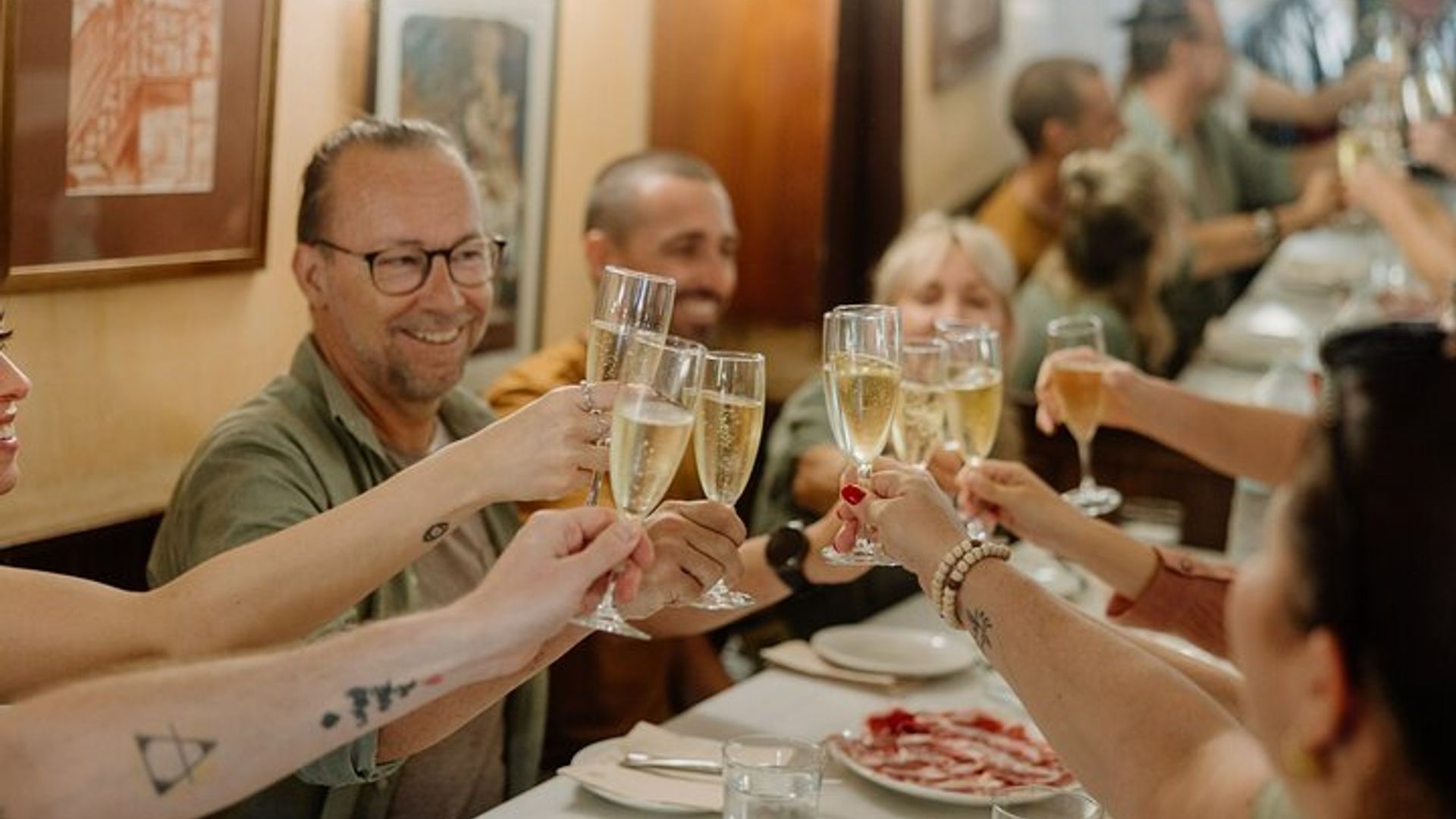 Barcelona Gothic Quarter Small-Group Tapas Food and Wine Tour