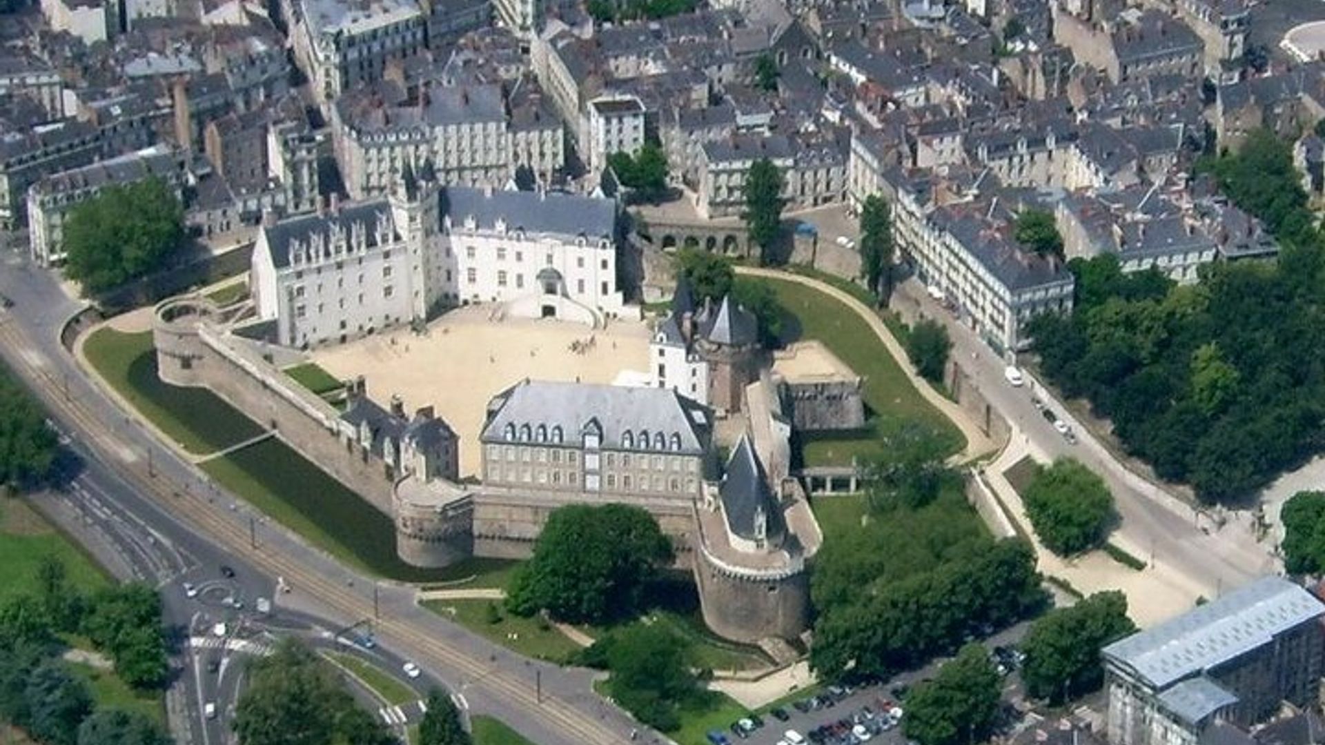 Nantes Selbstgeführte Tour Schloss und Elefant Audio Quiz