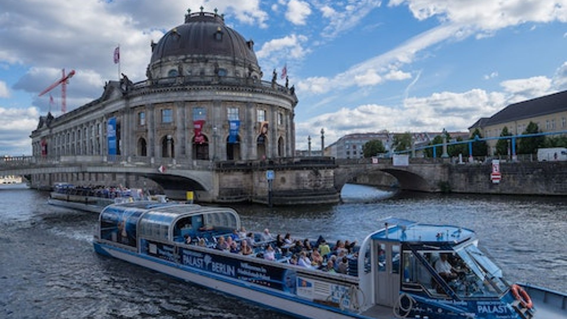Berlin: 1-Hr Historical Sightseeing Cruise from Old Stock Exchange