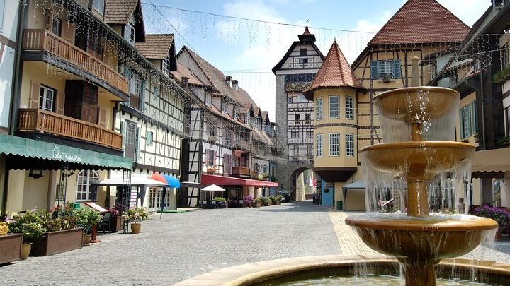 Colmar Tropicale and Batu Caves Day Trip (SIC - Join In Tour)