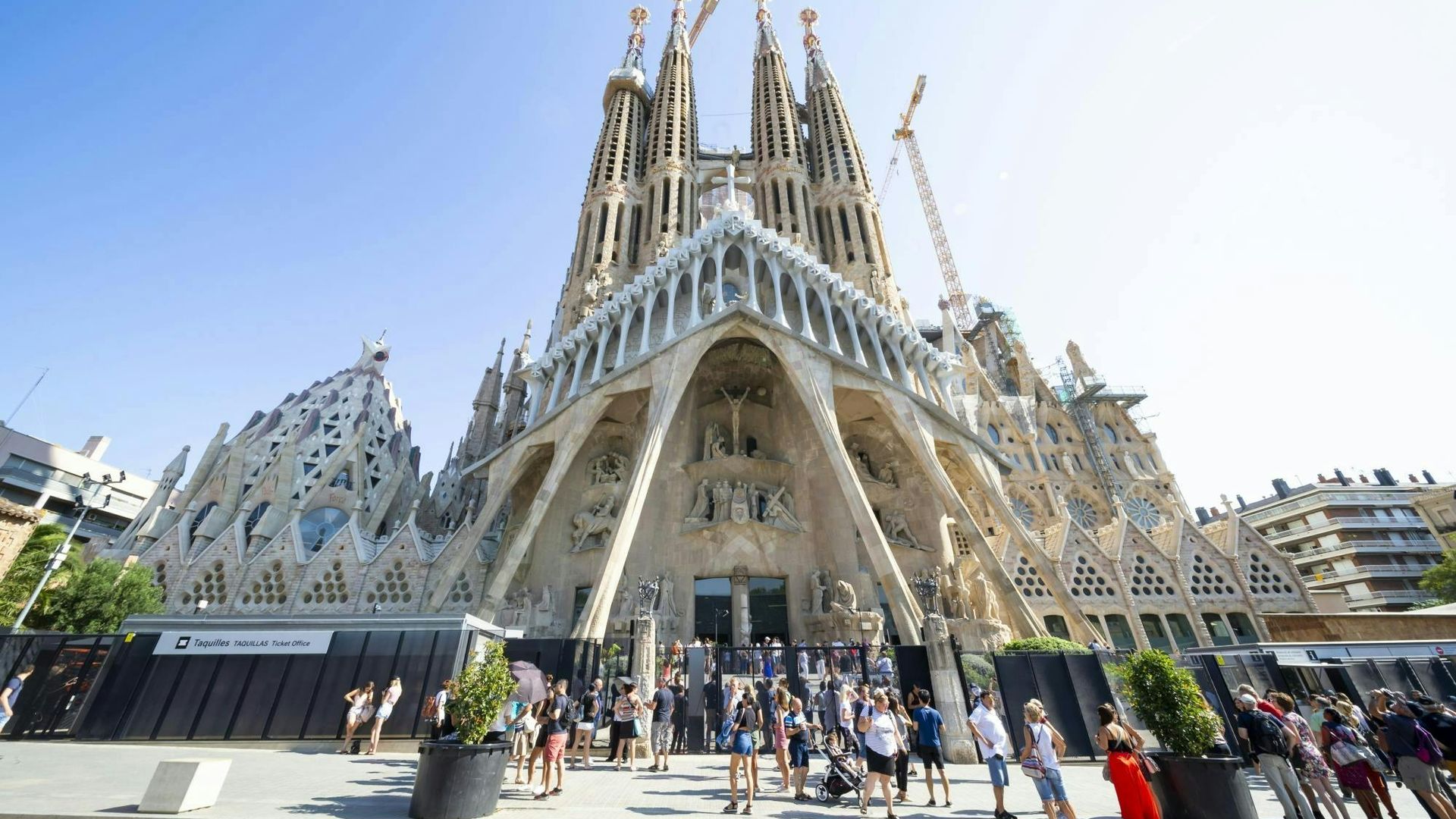 Sagrada Familia entrance tickets and small-group tour