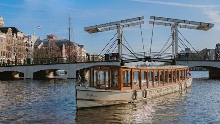 Amsterdam Canal Boat Cruise: Adults-Only and Unlimited Drinks