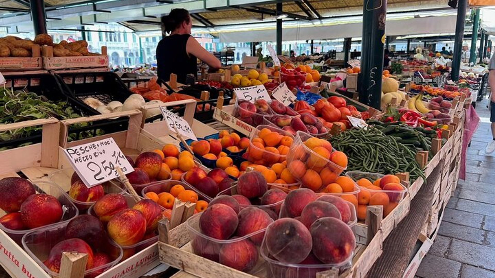 Wine and Cicchetti Tasting Tour in Venice + Ebook