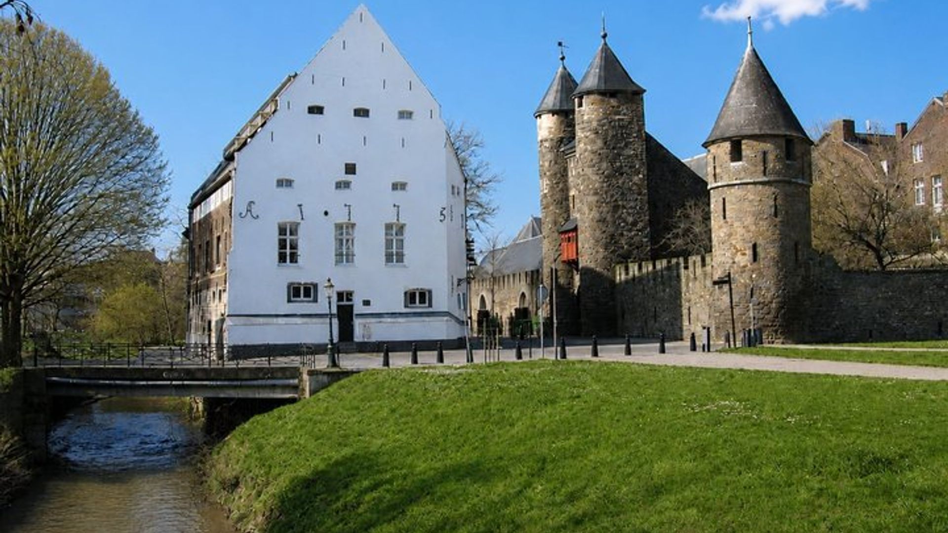 Maastricht Scavenger Hunt & Highlights Self-Guided Walking Tour