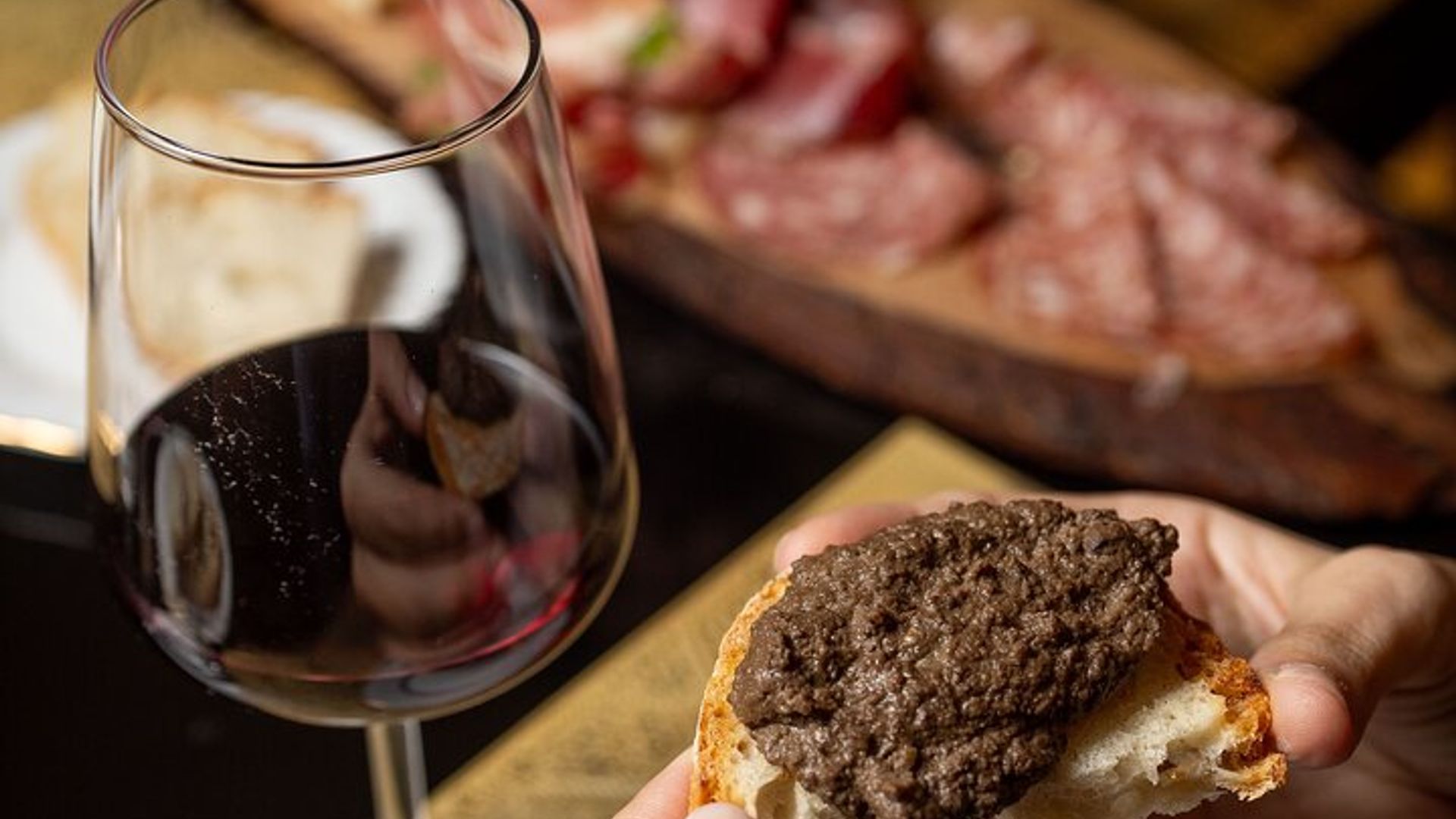 Florence: Small-Group Wine Tasting Experience With Snacks