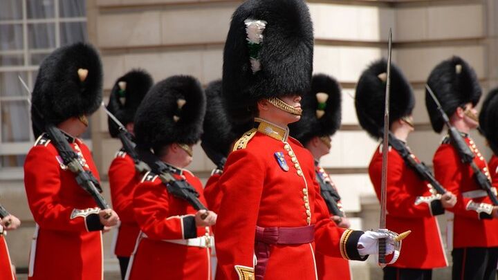 London Changing of the Guard at Buckingham Palace Group Tour