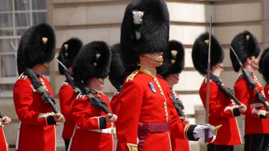 London Changing of the Guard at Buckingham Palace Group Tour