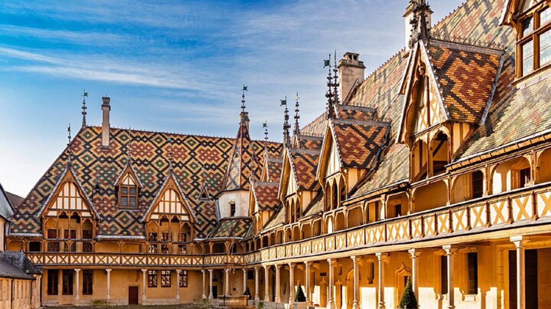 Beaune 1-hour audio guided walking tour and 19 audio commentaries