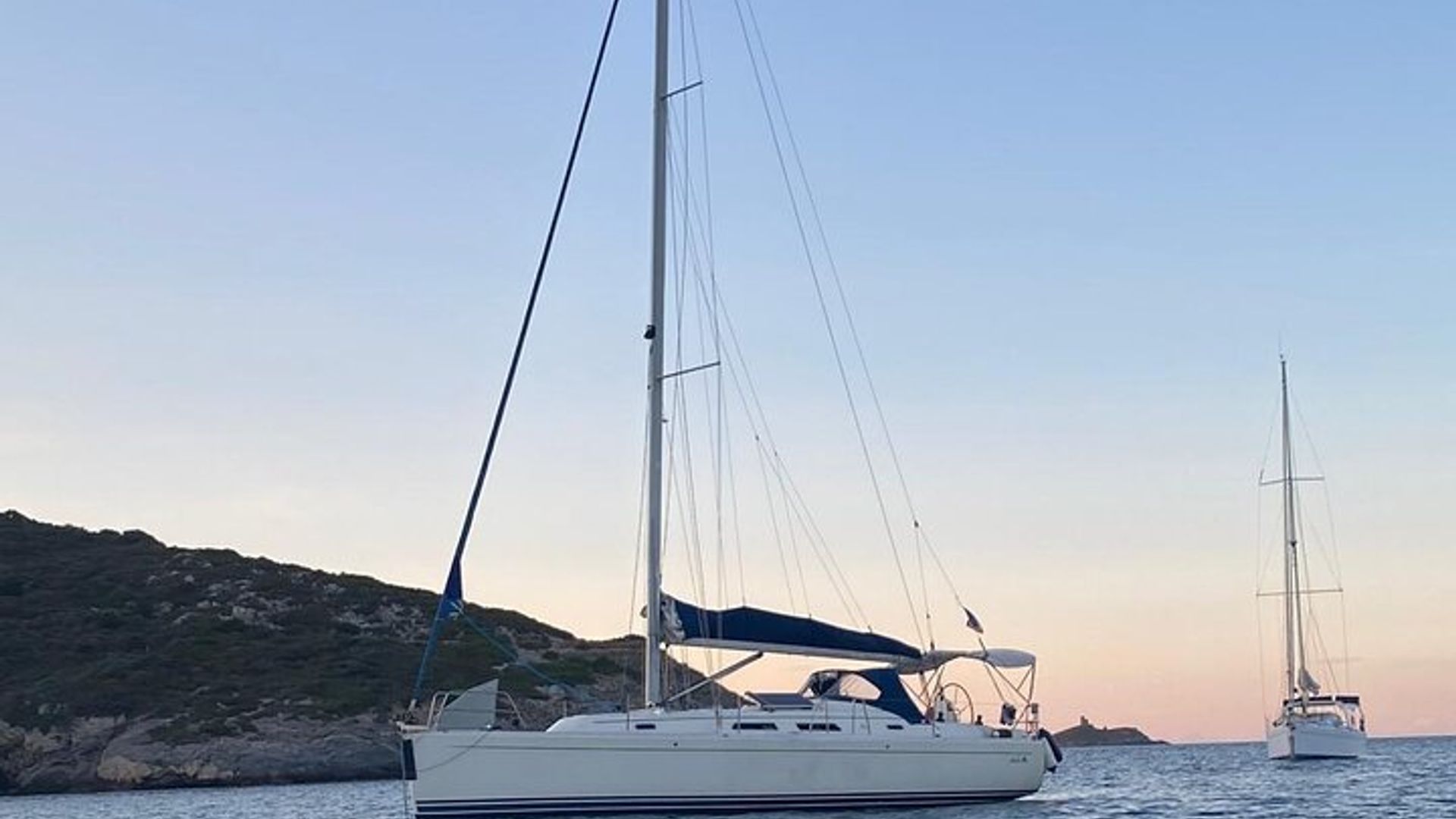 Excursion privée d'une demi-journée en apnée à la voile sur les îles Cannes Lerins