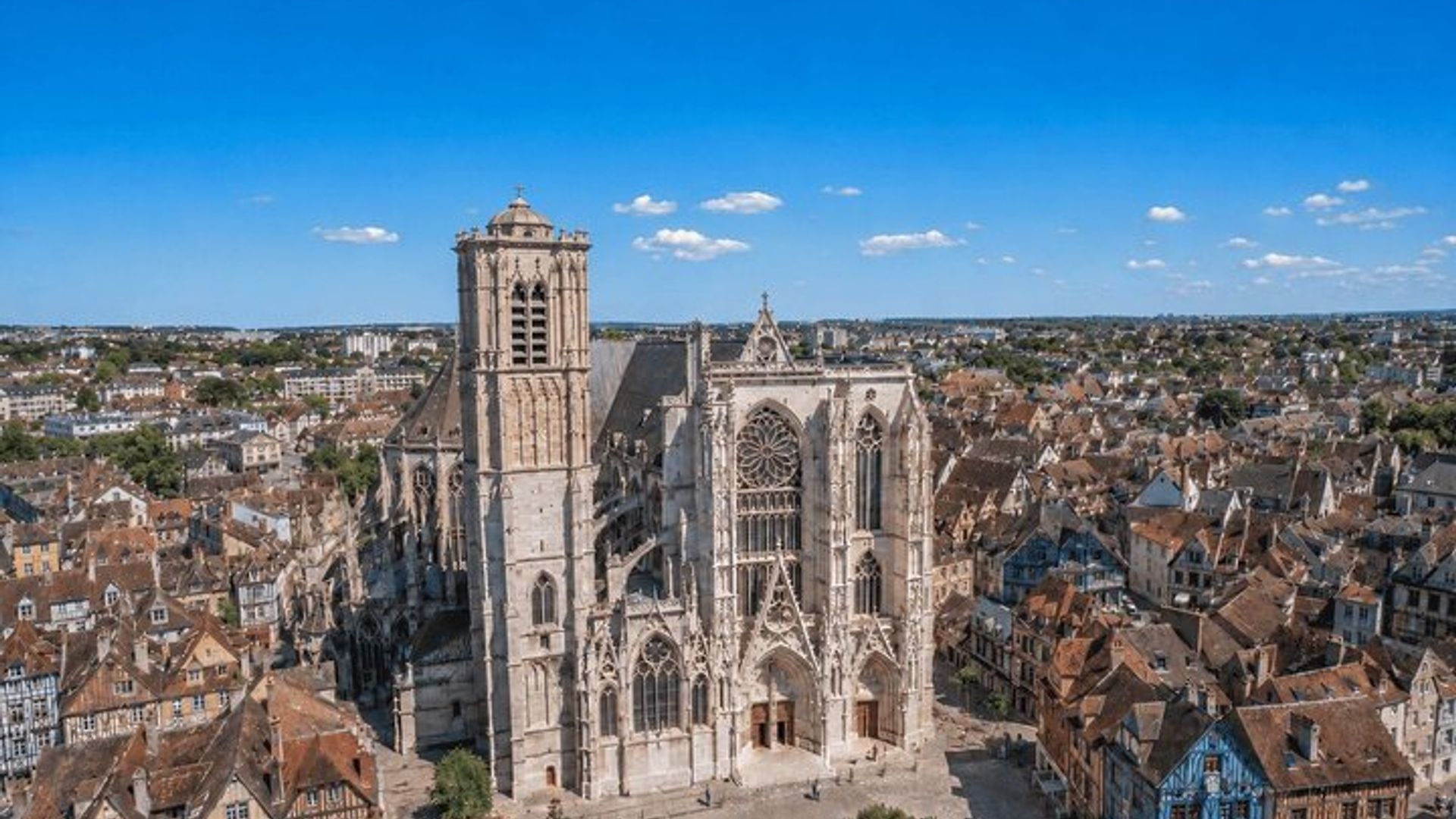 Hello Troyes : Private 2 - Stunden Intro Stadtrundgang mit Ortskundiger Reiseleiter