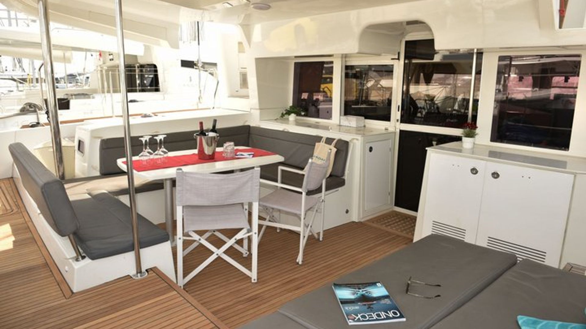 Un tour de día completo en catamarán Maddalena, con almuerzo.