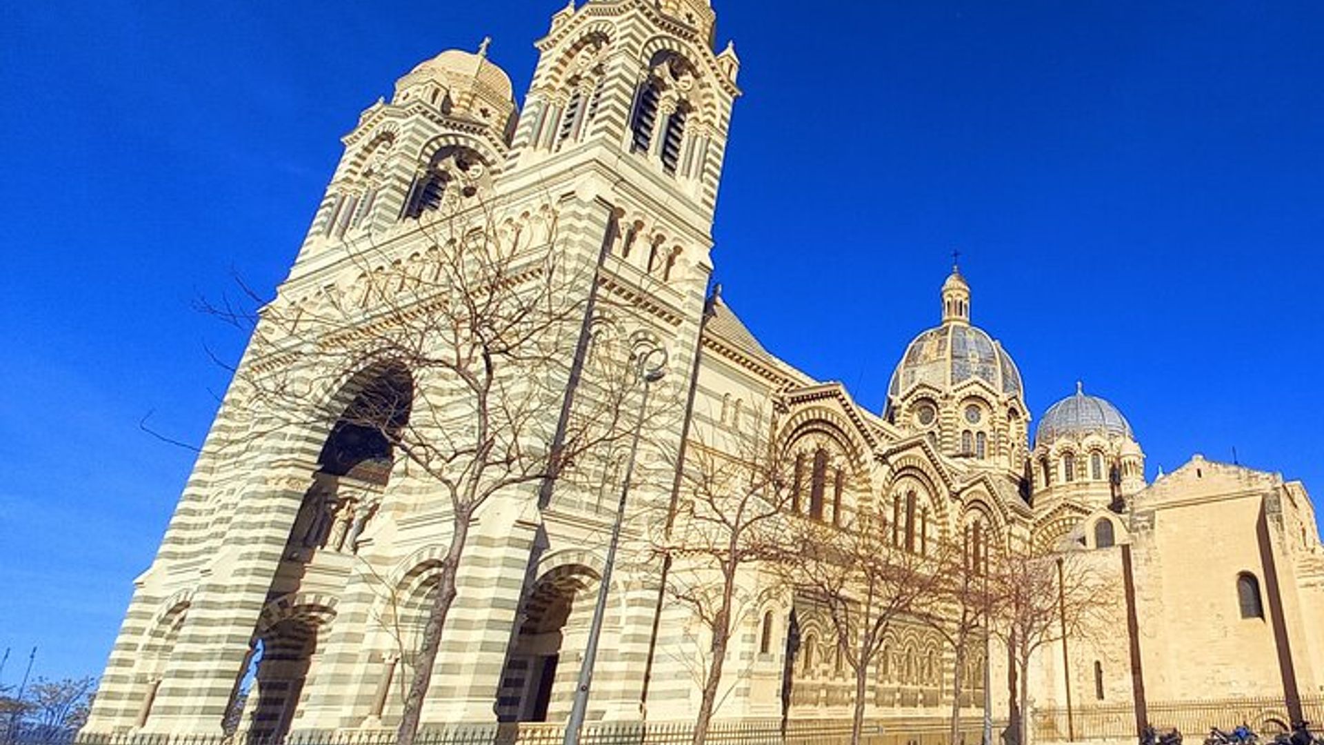 Tour a Piedi in Gruppo Ridotto delle Attrazioni di Marsiglia con una Guida Locale