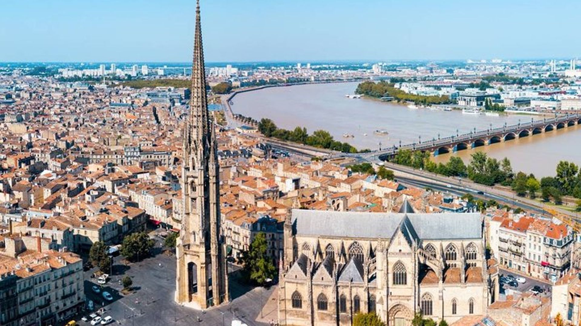 Bordeaux Airport Transfers: Bordeaux to Bordeaux Airport BOD in Luxury Van