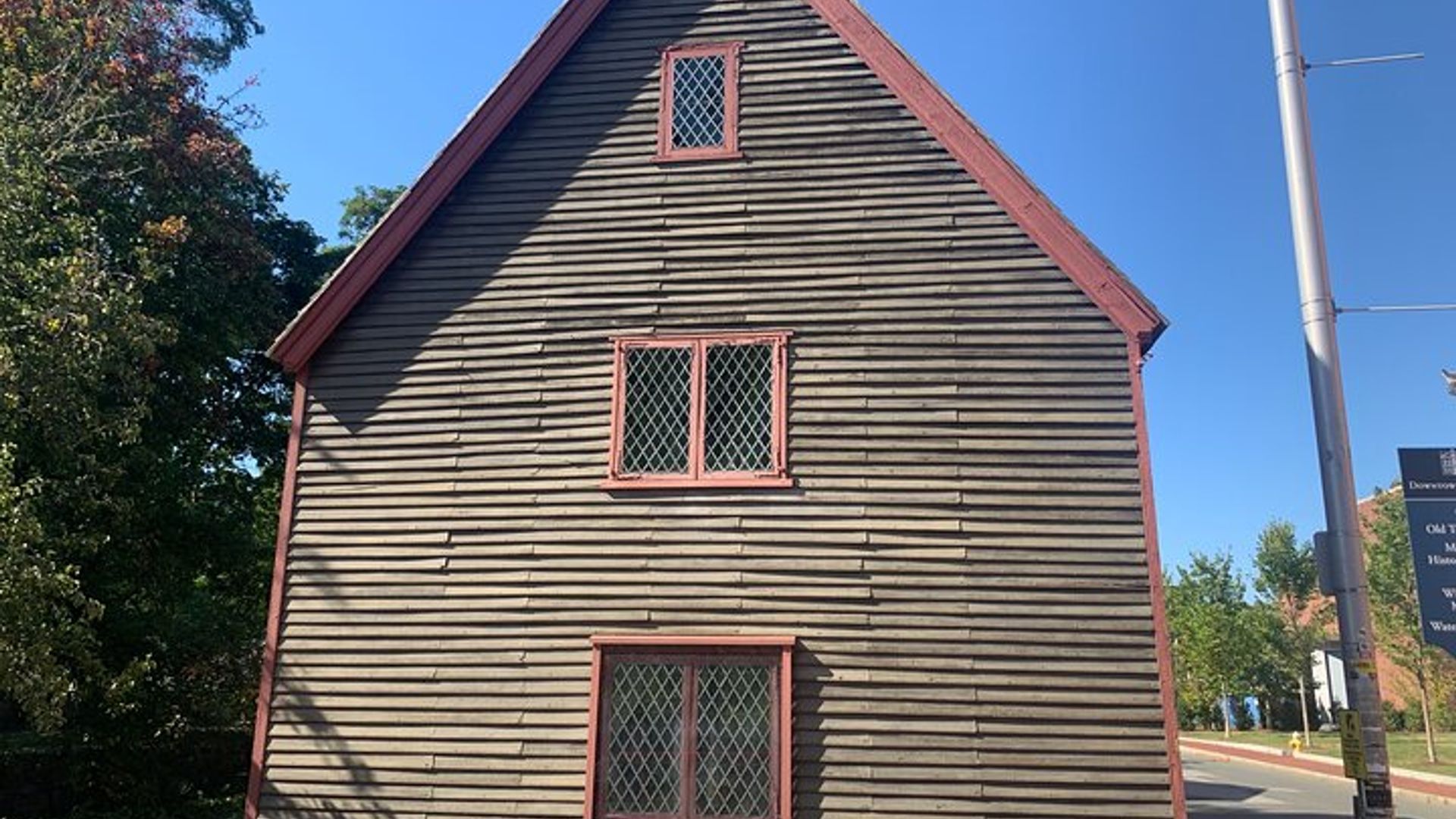 Recorrido a pie fantasma autoguiado por teléfono inteligente de Salem