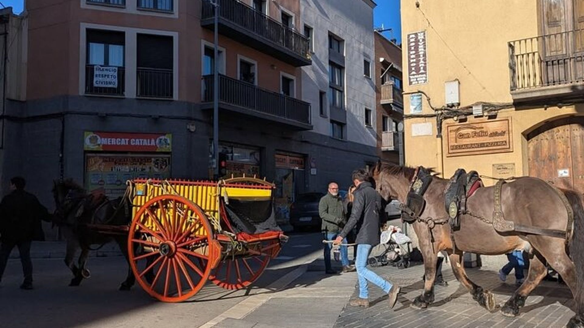 Barcelona Private Tour: Halal Tapas & Drinks with Local Expert