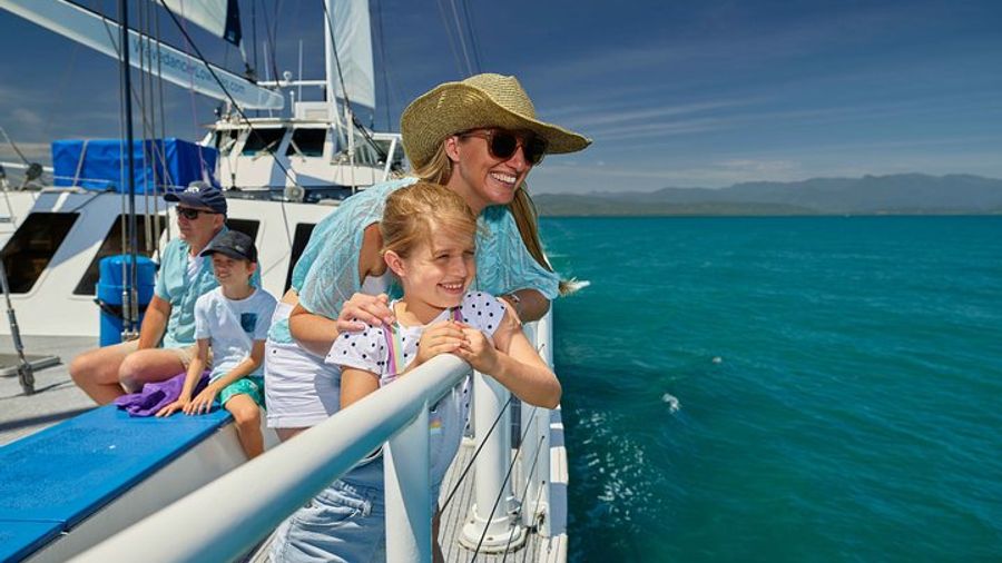Port Douglas to Low Isles: Great Barrier Reef Catamaran Cruise
