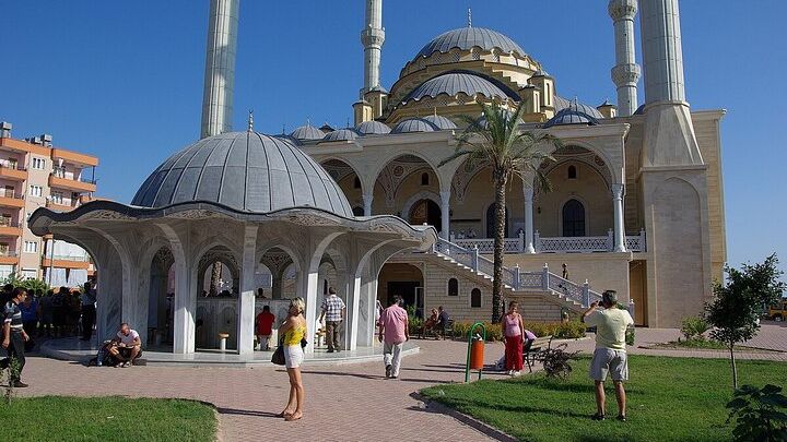Side Green Canyon, Waterfall and Baby Lions with Mosque Visit