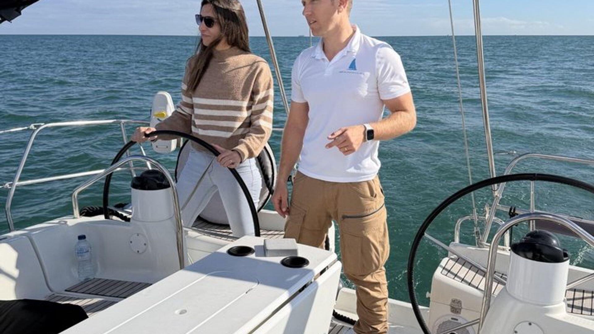 Barcelona 2-Hour Private Boat Trip with Open Bar