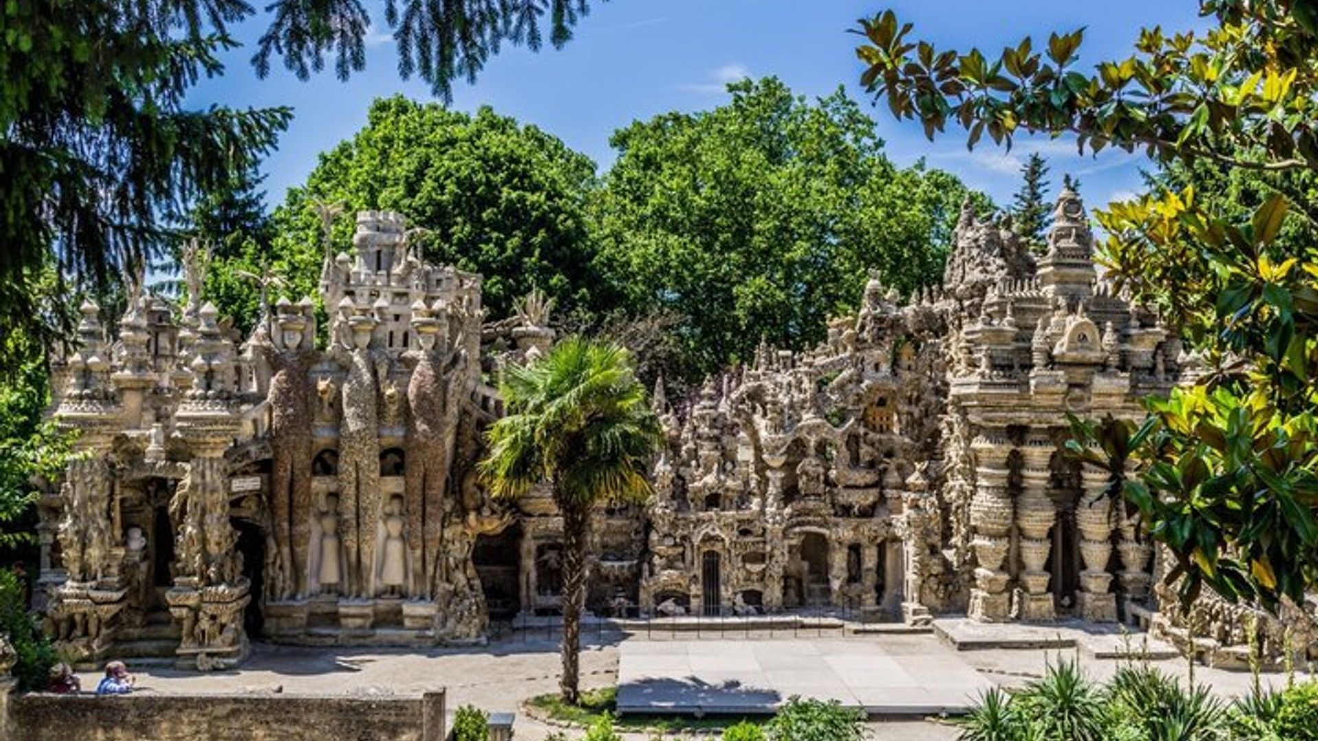 Palais Idéal du Facteur Cheval Lyon Visite guidée privée en voiture