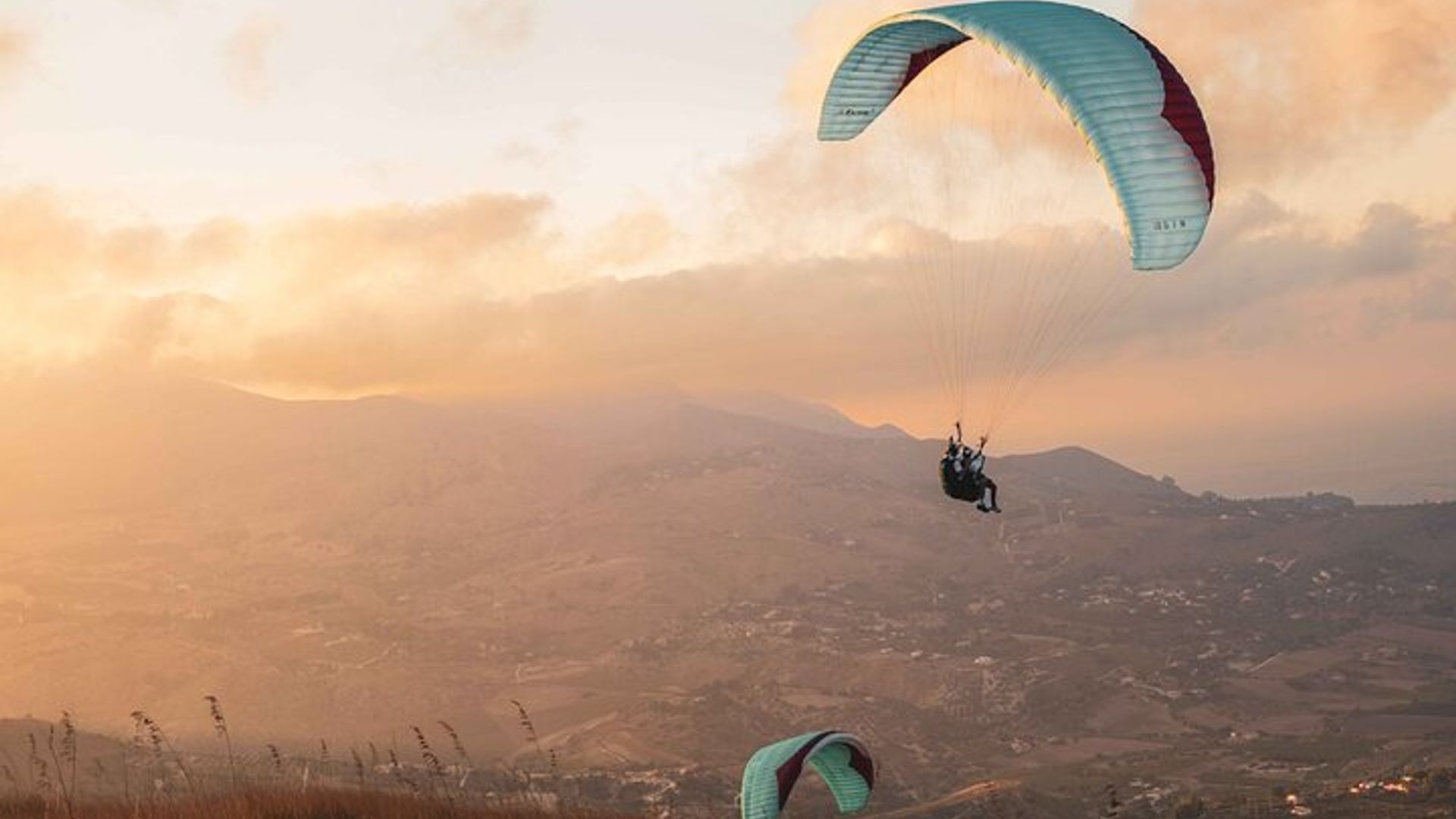 Palermo: Guided Small-Group Paragliding Flight