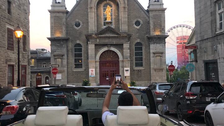 Old Montreal Private Tour in Vintage Convertible Cadillac