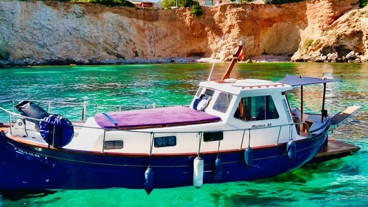 Mallorca Private Boat Tour With Snorkeling, Drinks & Snacks
