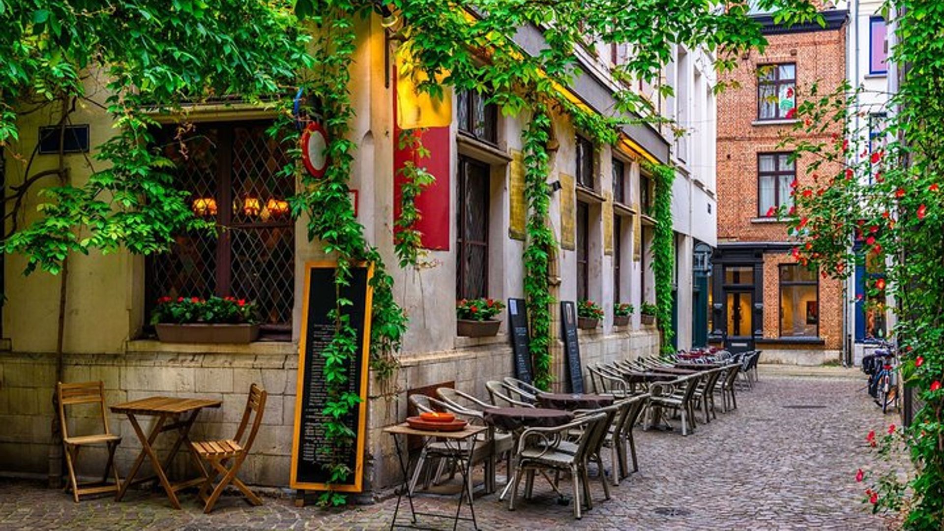 Excursão a Antuérpia e Gante de ônibus a partir de Bruxelas com parada no Atomium