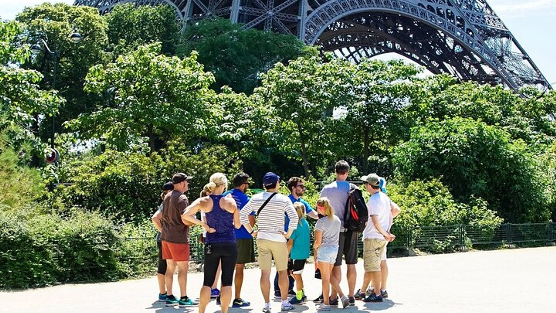 Visite de Paris à vélo en petit groupe : Tour Eiffel, Louvre, Notre-Dame