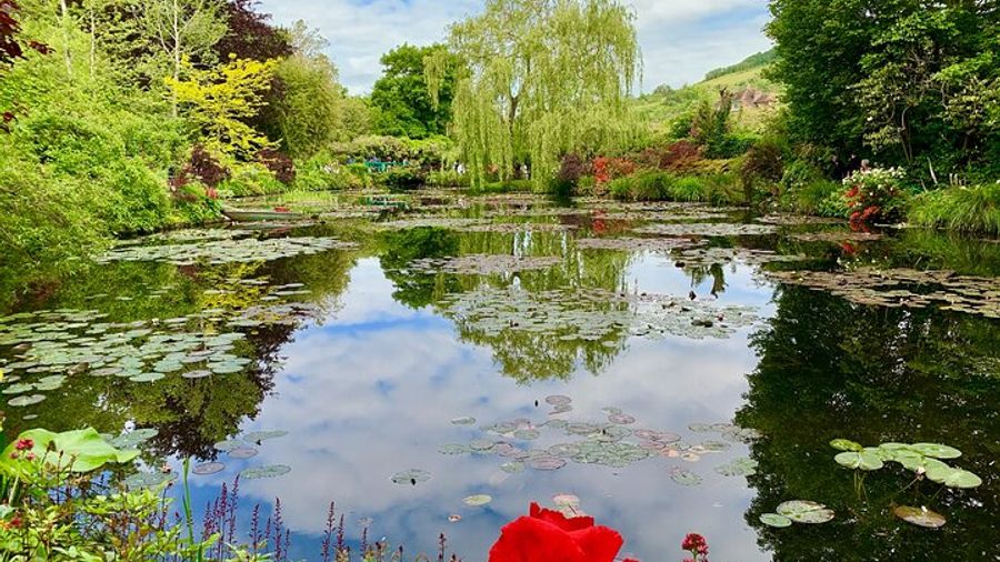 Versailles Palace and Giverny: Private Tour From Paris