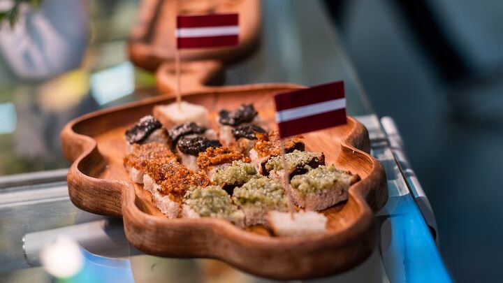 Riga Central Market Traditional Food-Tasting Experience