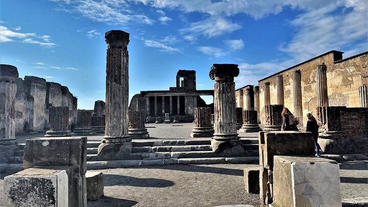 Pompeii: Guided Tour from Amalfi Coast with Hotel Pickup