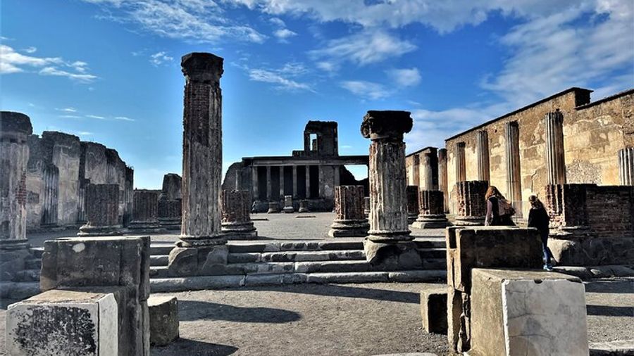 Pompeii: Guided Tour from Amalfi Coast with Hotel Pickup