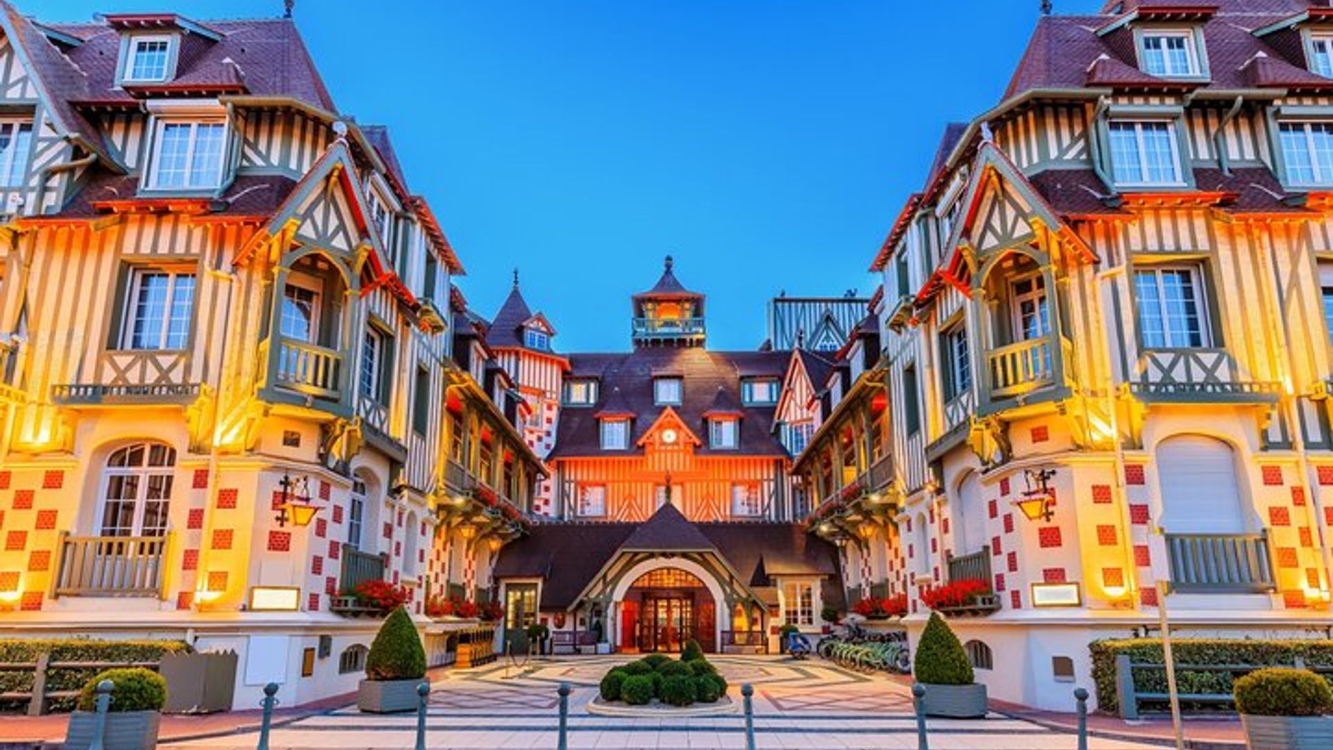 Deauville: visita a pie audioguiada de 2 horas con 19 comentarios de audio