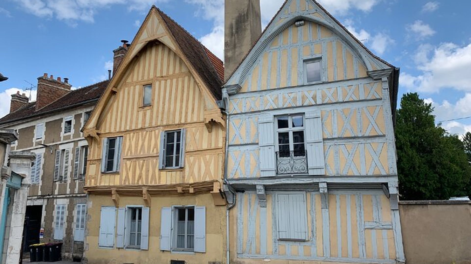Auxerre Visite audioguidée à pied 1h15 et 21 commentaires audios