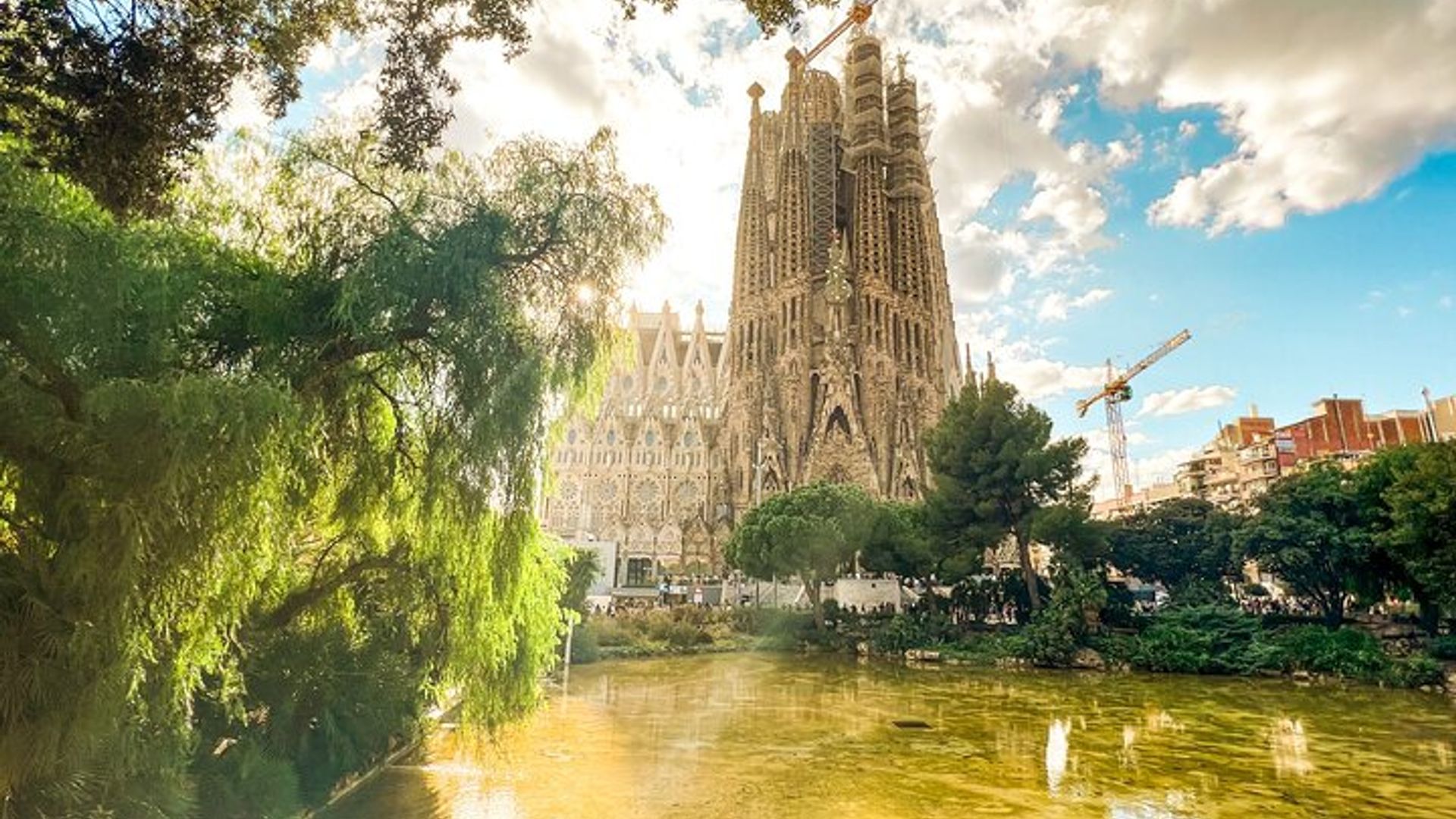 Skip the Line: Park Guell and La Sagrada Familia Guided Tour
