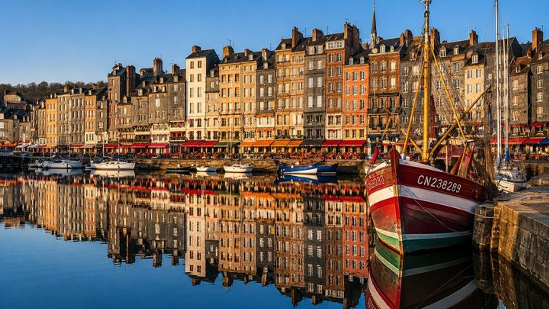Vistas a la costa en Honfleur y Deauville desde Le Havre